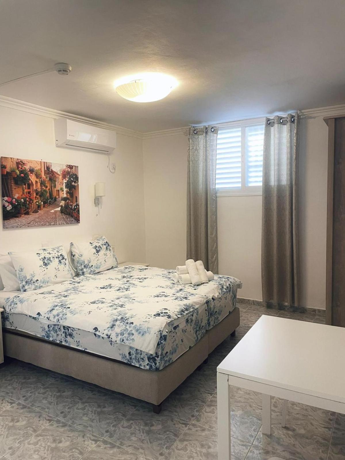 Amigo Hotel On The Beach 나하리야 외부 사진