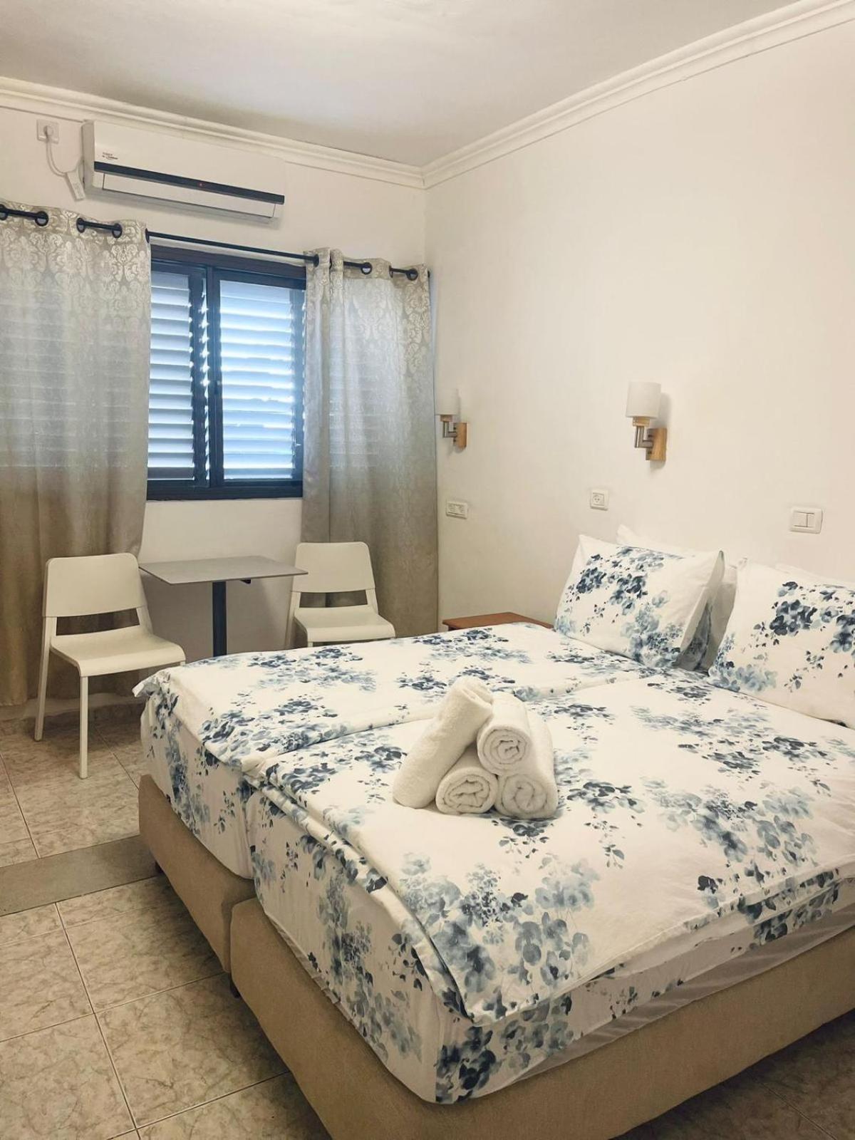 Amigo Hotel On The Beach 나하리야 외부 사진