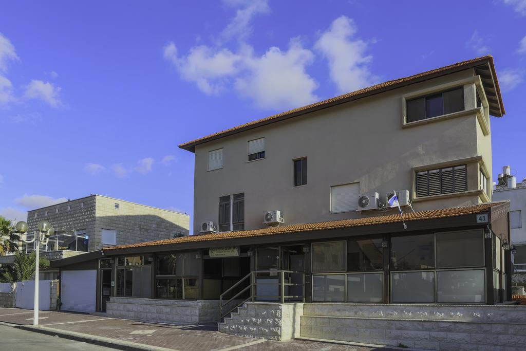 Amigo Hotel On The Beach 나하리야 외부 사진